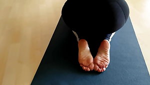 Candid yoga feet and ass doggystyle - footfetish solesview