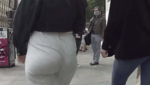 Juicy ass french booty in vpl pants