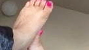 Pretty feet Latina