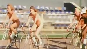 Queen- Bicycle Race Uncensored Version
